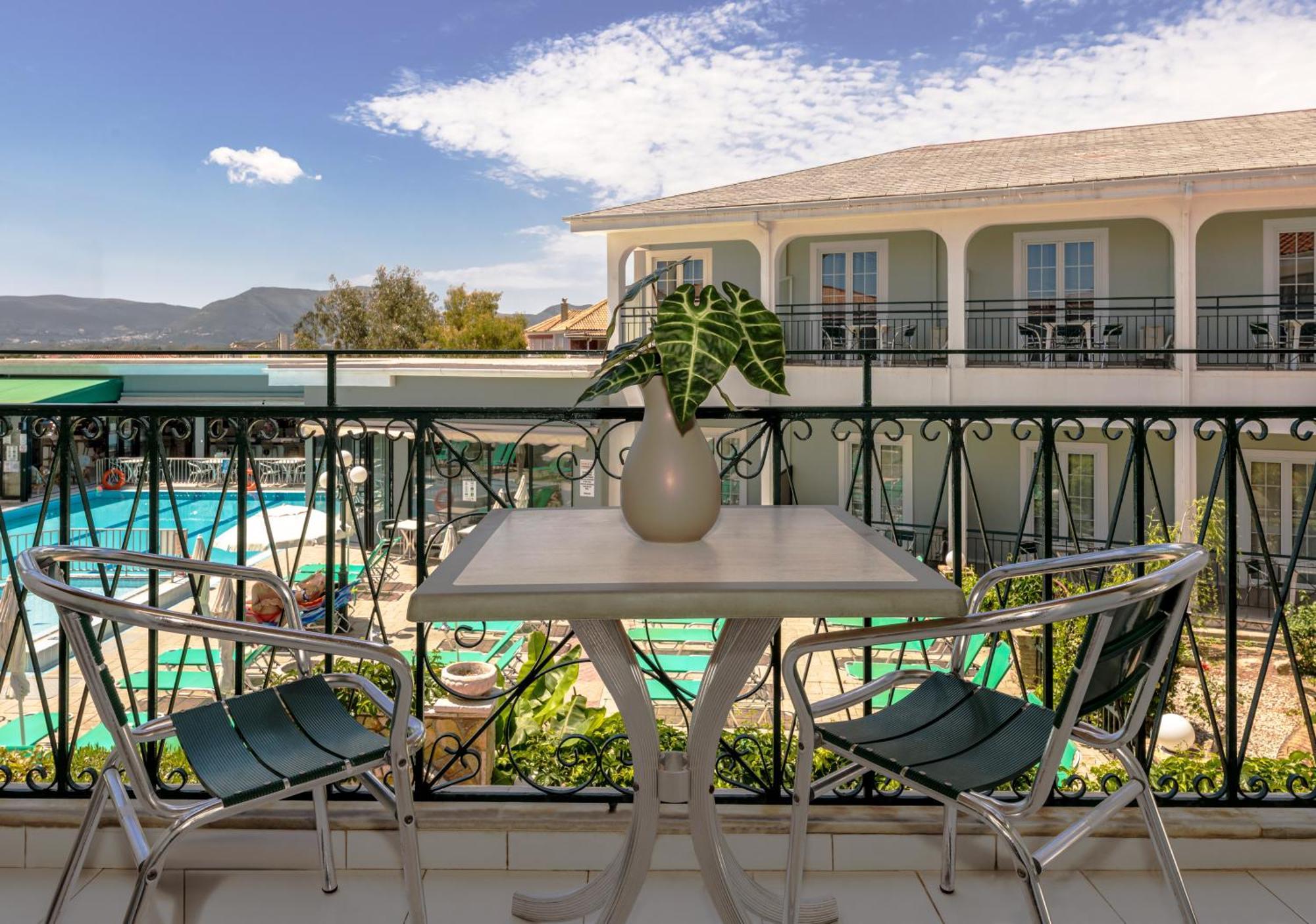 Sofia'S Hotel Каламакі Екстер'єр фото