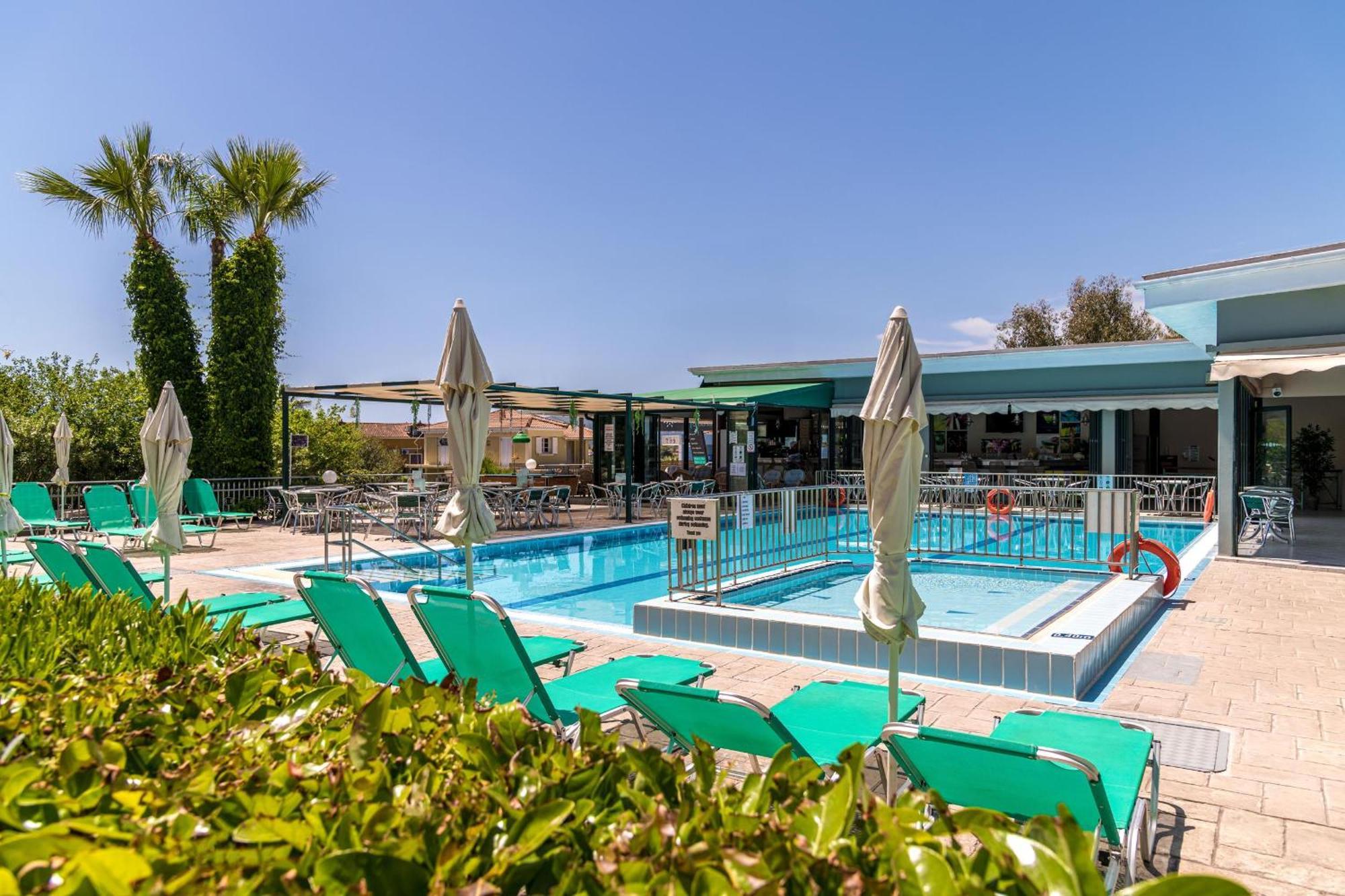 Sofia'S Hotel Каламакі Екстер'єр фото